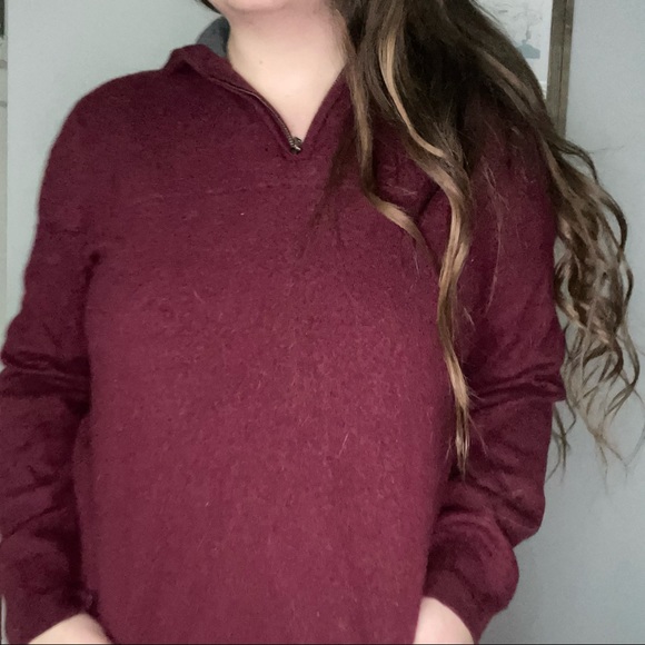 TAHARI warm cozy sweater size SMALL - Picture 2 of 4